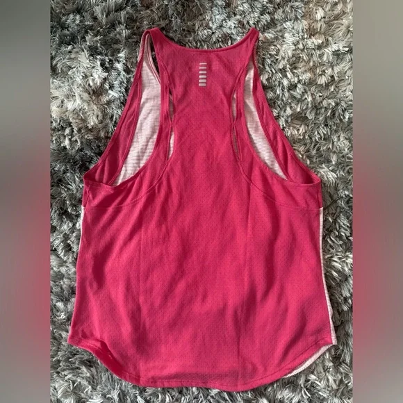 Lot of 6 Women's Racerback Tank Workout Tops. 5 Under Armour, 1 Adidas. - Picture 9 of 11